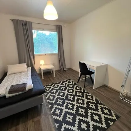 Hietatie 3 *